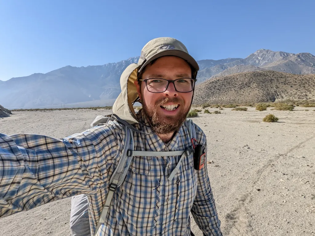 Selbstporträt mit Trekkingrucksack in den Ausläufern des San Jacinto